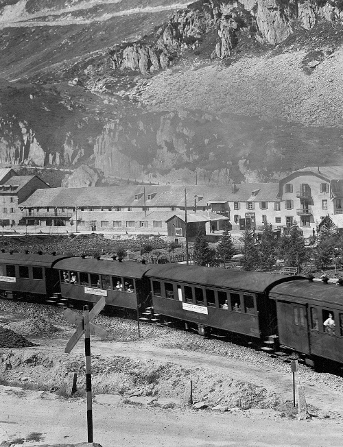 Berghotels zwischen Alpweide und Gipfelkreuz