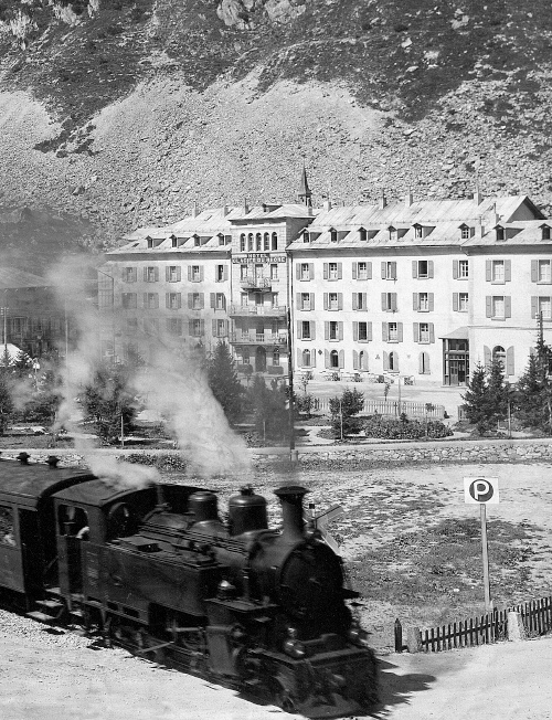 Berghotels zwischen Alpweide und Gipfelkreuz